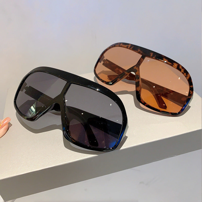 VUE Unisex American Style Sunglasses – Bold & Timeless