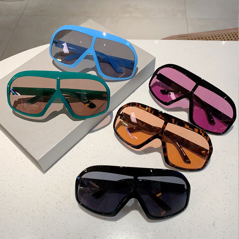 VUE Unisex American Style Sunglasses – Bold & Timeless